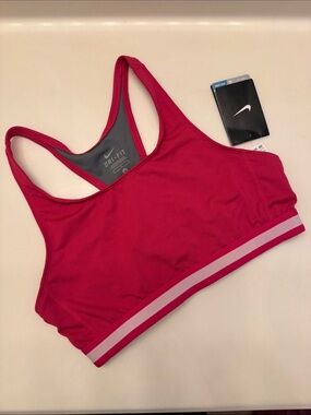 Nike priceable short bra